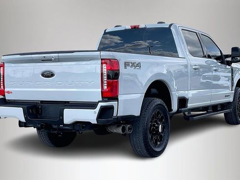 Used 2025 Ford F250 Lariat w/ Black Appearance Package image 5