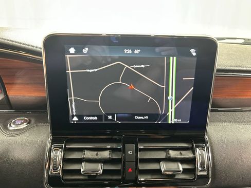 Used 2018 Lincoln Navigator Reserve AWD/4WD image 16