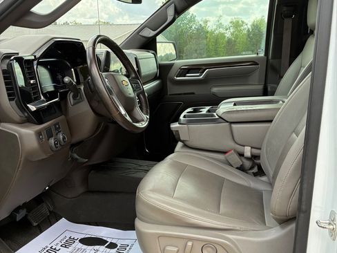 Used 2022 Chevrolet Silverado 1500 LT w/ Leather Package RWD image 11