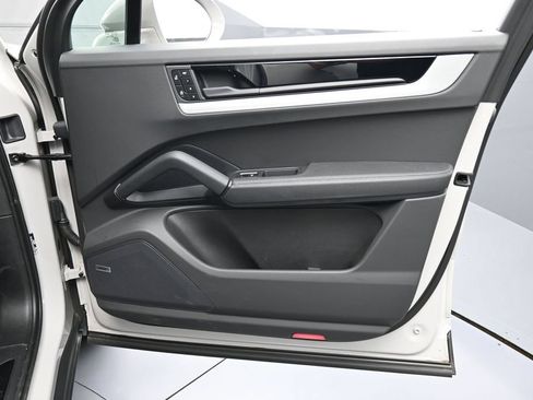 Certified 2026 Porsche Cayenne E-Hybrid AWD/4WD image 29