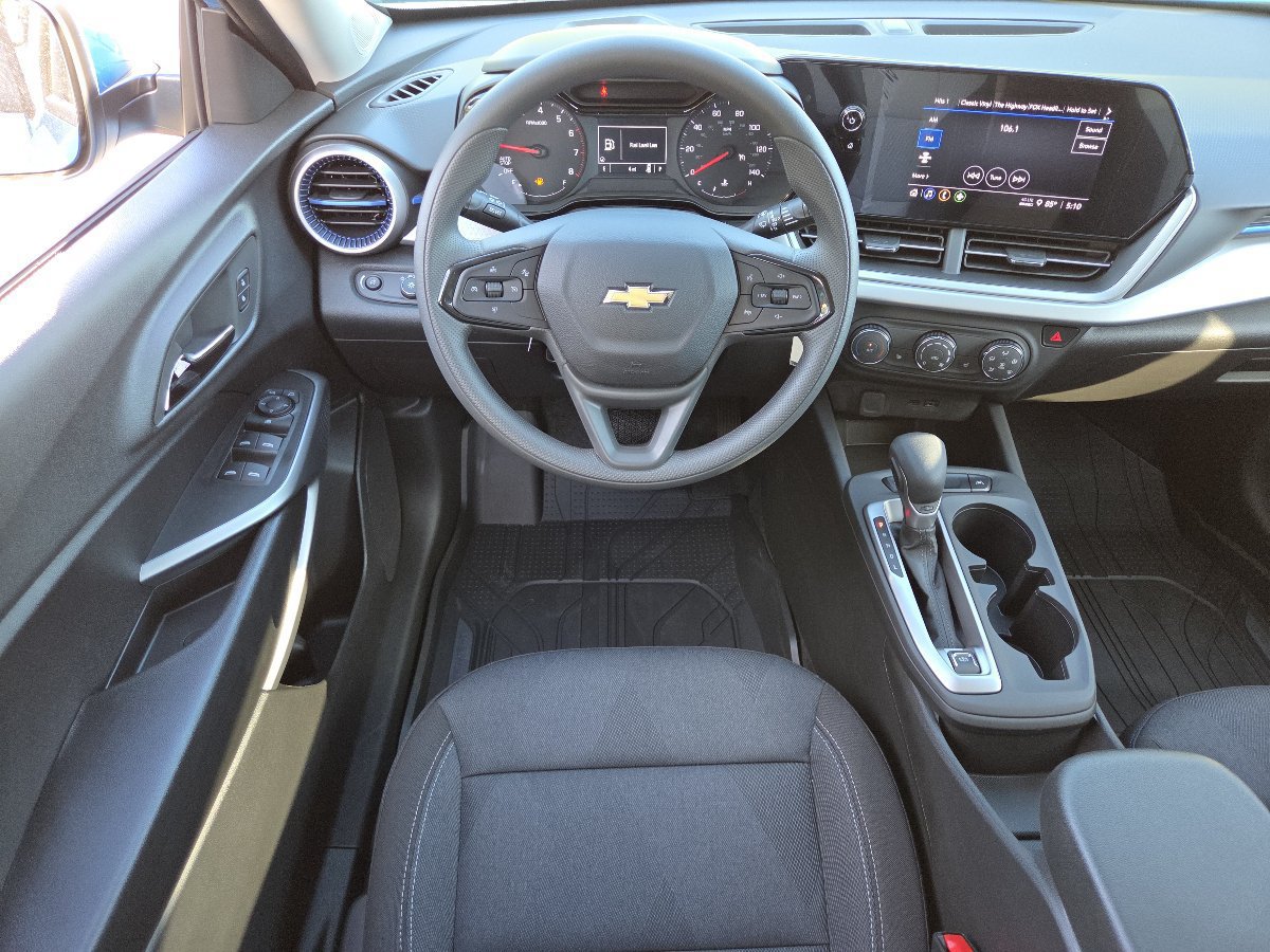 New 2026 Chevrolet Trax LS w/ LS Convenience Package FWD image 26