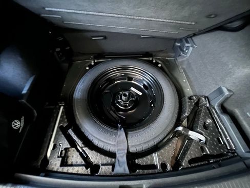 Certified 2022 Volkswagen Tiguan SE w/ Panoramic Sunroof Package image 28