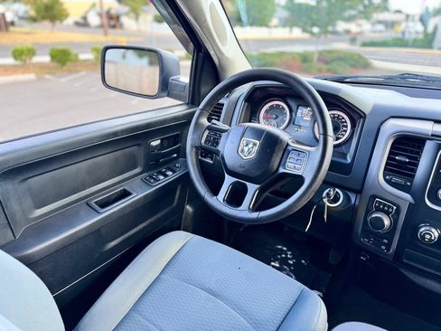 Used 2017 RAM 1500 Express w/ Express Value Package AWD/4WD image 10
