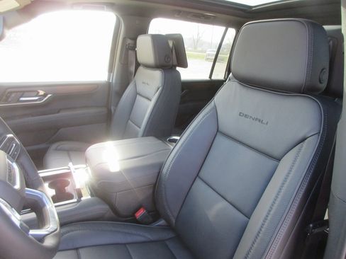New 2026 GMC Yukon XL Denali w/ Denali Reserve Package image 13