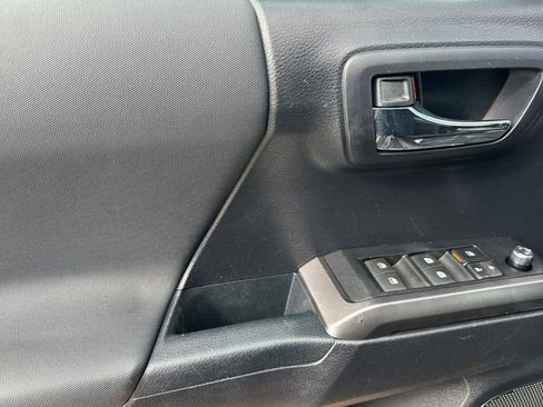 Certified 2018 Toyota Tacoma TRD Sport w/ Technology Package image 13