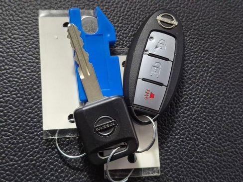 Used 2024 Nissan Titan PRO-4X image 25