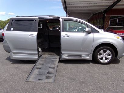Used 2017 Toyota Sienna LE