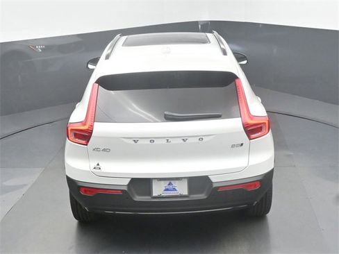 New 2026 Volvo XC40 B5 Core w/ Climate Package image 46