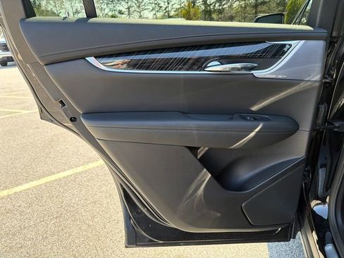 Used 2025 Cadillac XT6 Premium Luxury image 22