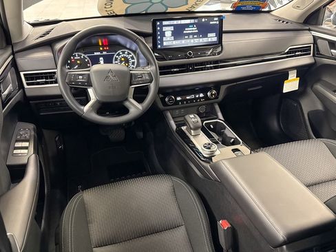 New 2026 Mitsubishi Outlander ES FWD image 7
