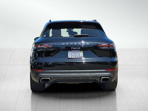 Used 2022 Porsche Cayenne w/ Premium Package image 4