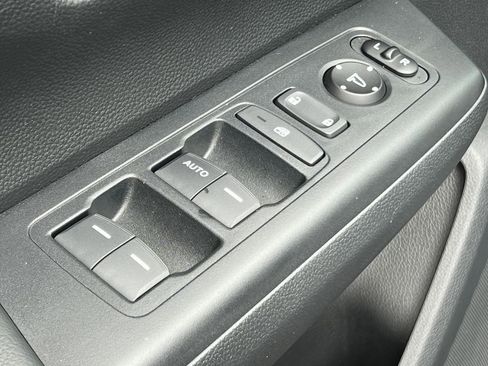 Used 2023 Honda CR-V LX image 9