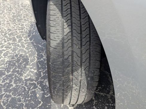 Used 2018 Chevrolet Equinox LT image 32