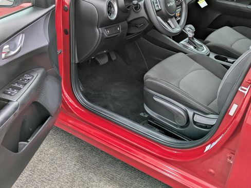 Used 2022 Kia Forte LXS image 18