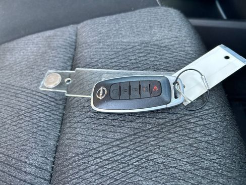 Used 2024 Nissan Rogue SV image 28