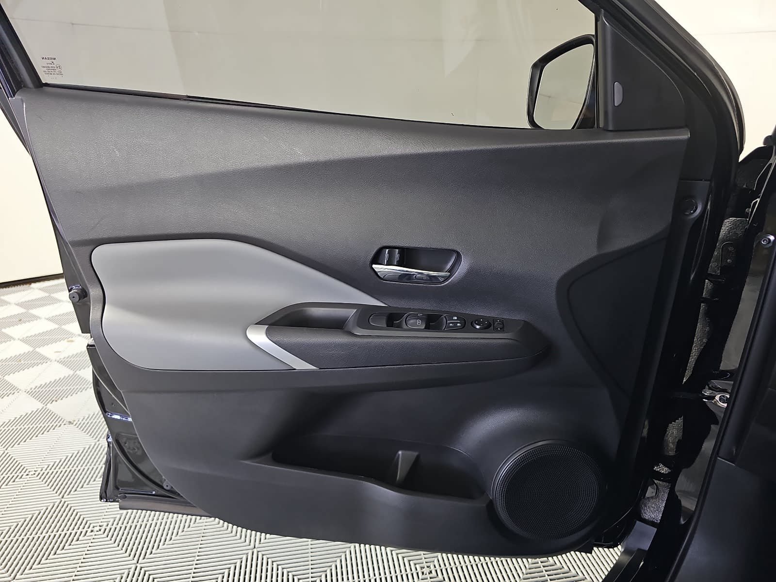 Used 2022 Nissan Kicks SR w/ Premium Package FWD image 25