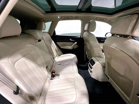 Used 2023 Audi Q5 2.0T Premium w/ Convenience Package image 28