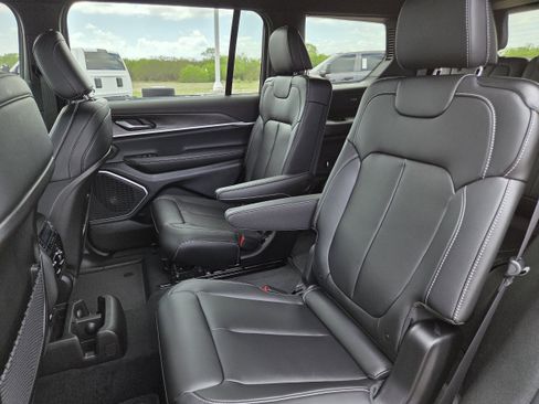 New 2026 Jeep Grand Cherokee L Limited AWD/4WD image 24