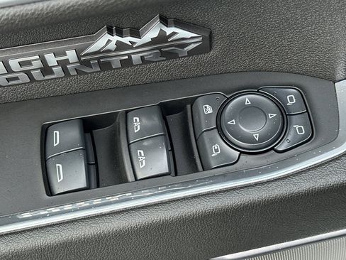 Used 2024 Chevrolet Silverado 1500 High Country w/ High Country Premium Package image 15