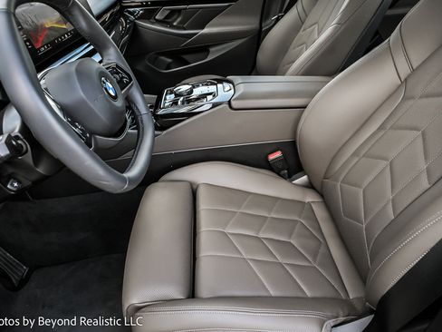 Used 2024 BMW 530i xDrive image 27