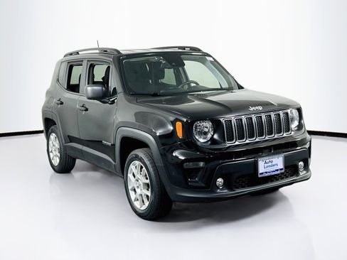 Used 2022 Jeep Renegade Latitude w/ Convenience Group AWD/4WD image 3