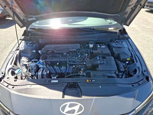 New 2025 Hyundai Elantra SE image 19