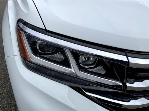 Used 2023 Volkswagen Atlas SE image 33