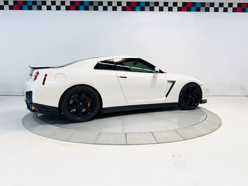 Used 2014 Nissan GT-R Black Edition AWD/4WD image 33