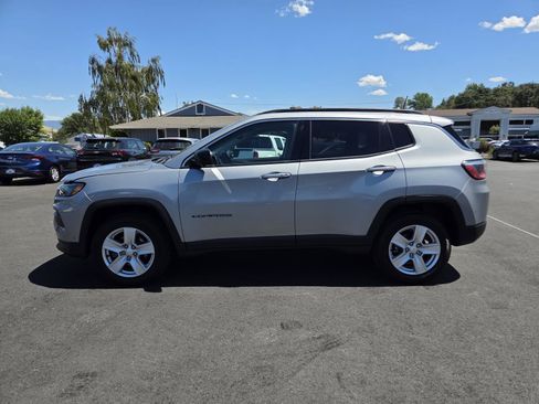 Used 2022 Jeep Compass Latitude w/ Convenience Group AWD/4WD image 8