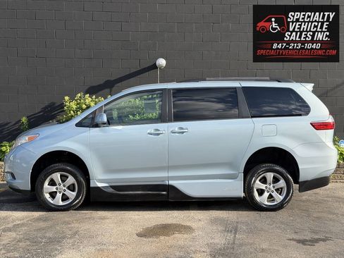 Used 2015 Toyota Sienna LE FWD image 5