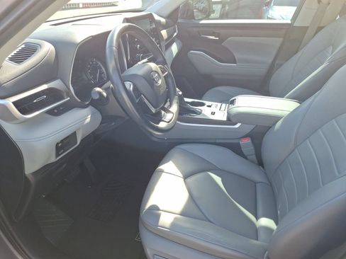 Used 2021 Toyota Highlander XLE FWD image 15