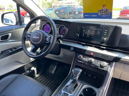 Used 2024 Kia Carnival LX FWD image 64