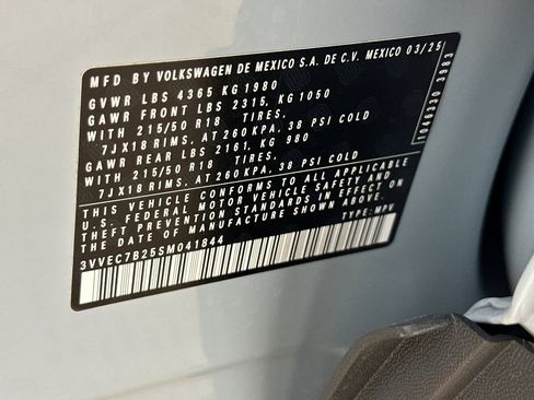 Used 2025 Volkswagen Taos SE w/ Panoramic Sunroof Package FWD image 27