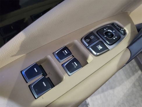 Used 2016 Hyundai Azera Limited image 17