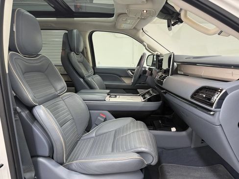 Used 2018 Lincoln Navigator Black Label w/ Cargo Package AWD/4WD image 9