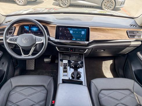 Used 2024 Volkswagen Atlas SE image 11