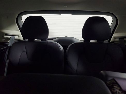 Certified 2025 Volvo XC90 B6 Core w/ Climate Package image 17