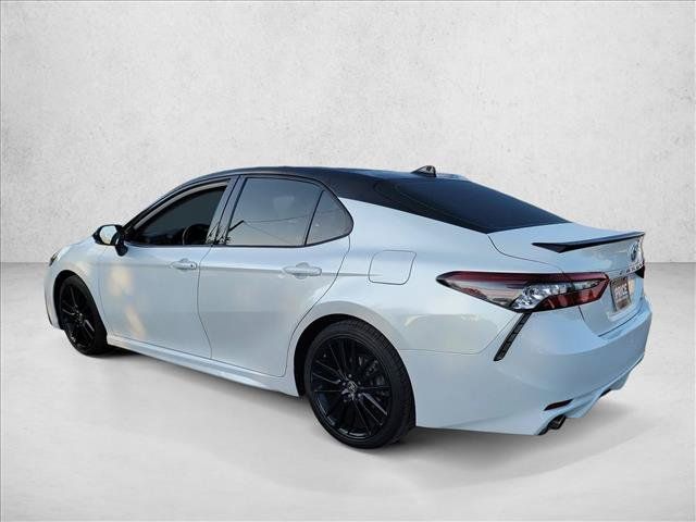 Used 2022 Toyota Camry XSE FWD image 7