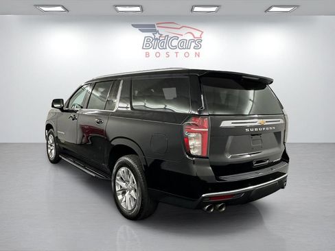 Used 2022 Chevrolet Suburban Premier w/ Premium Package AWD/4WD image 6