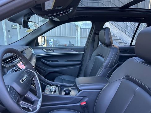 New 2025 Jeep Grand Cherokee Limited w/ Black Appearance Package image 48