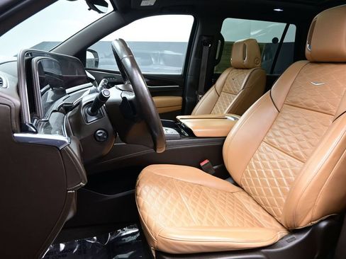 Used 2022 Cadillac Escalade Premium Luxury AWD/4WD image 9