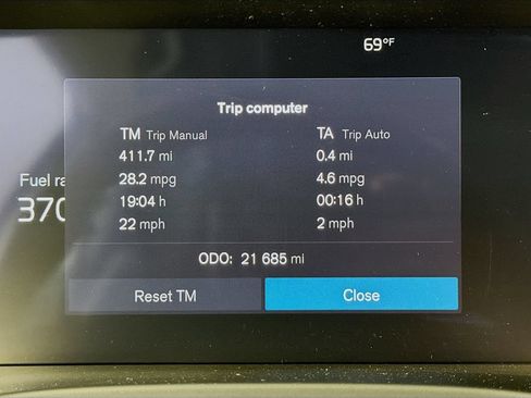 Used 2025 Volvo XC40 B5 Plus AWD/4WD image 12