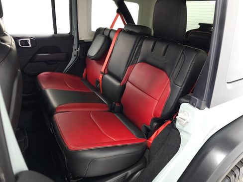 Used 2023 Jeep Wrangler Unlimited Rubicon 4xe AWD/4WD image 33