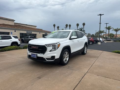Used 2024 GMC Terrain SLE FWD image 1