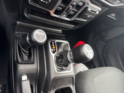 Used 2018 Jeep Wrangler Unlimited Sport S image 15