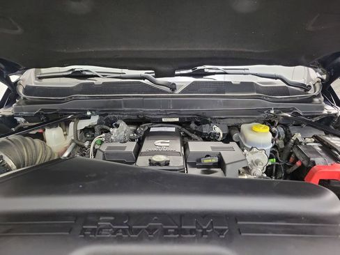 Used 2022 RAM 3500 Laramie image 32