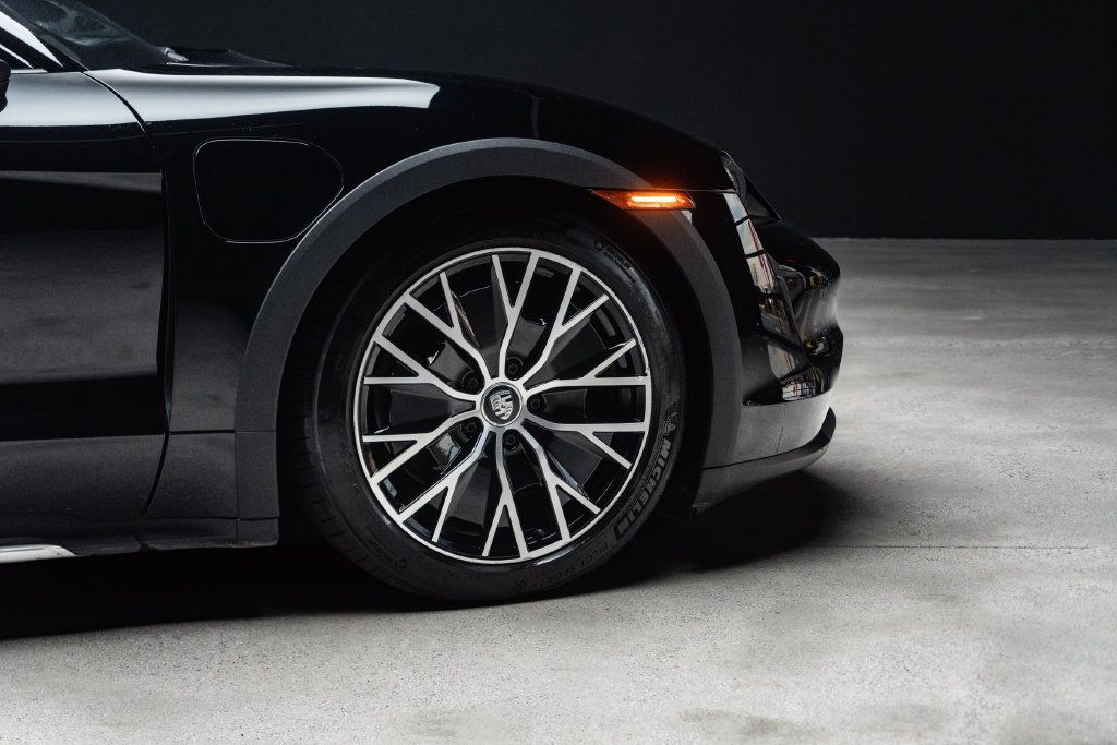 Used 2024 Porsche Taycan 4S w/ Premium Package AWD/4WD image 9