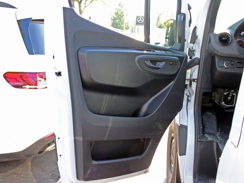 Used 2025 Mercedes-Benz Sprinter 2500 image 8