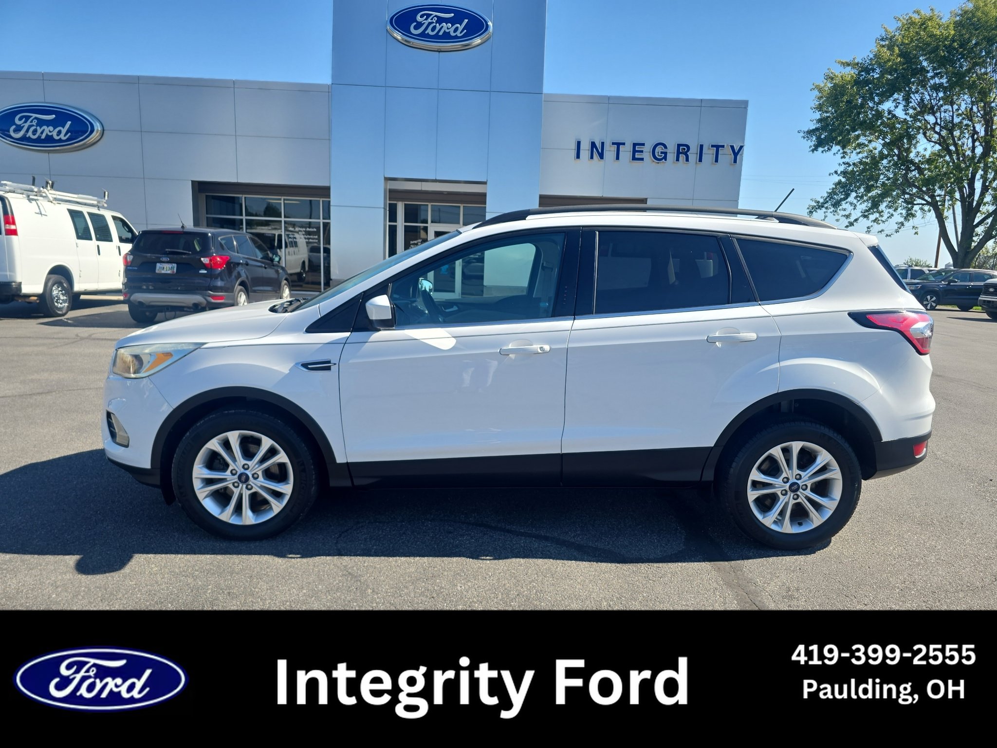 Used 2018 Ford Escape SE w/ Ford Safe & Smart Package FWD image 1