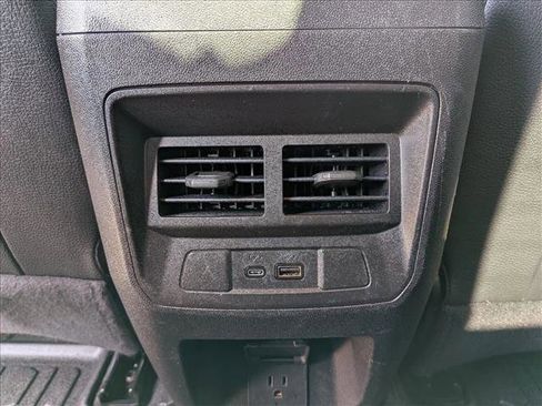 Used 2024 GMC Canyon Denali image 19